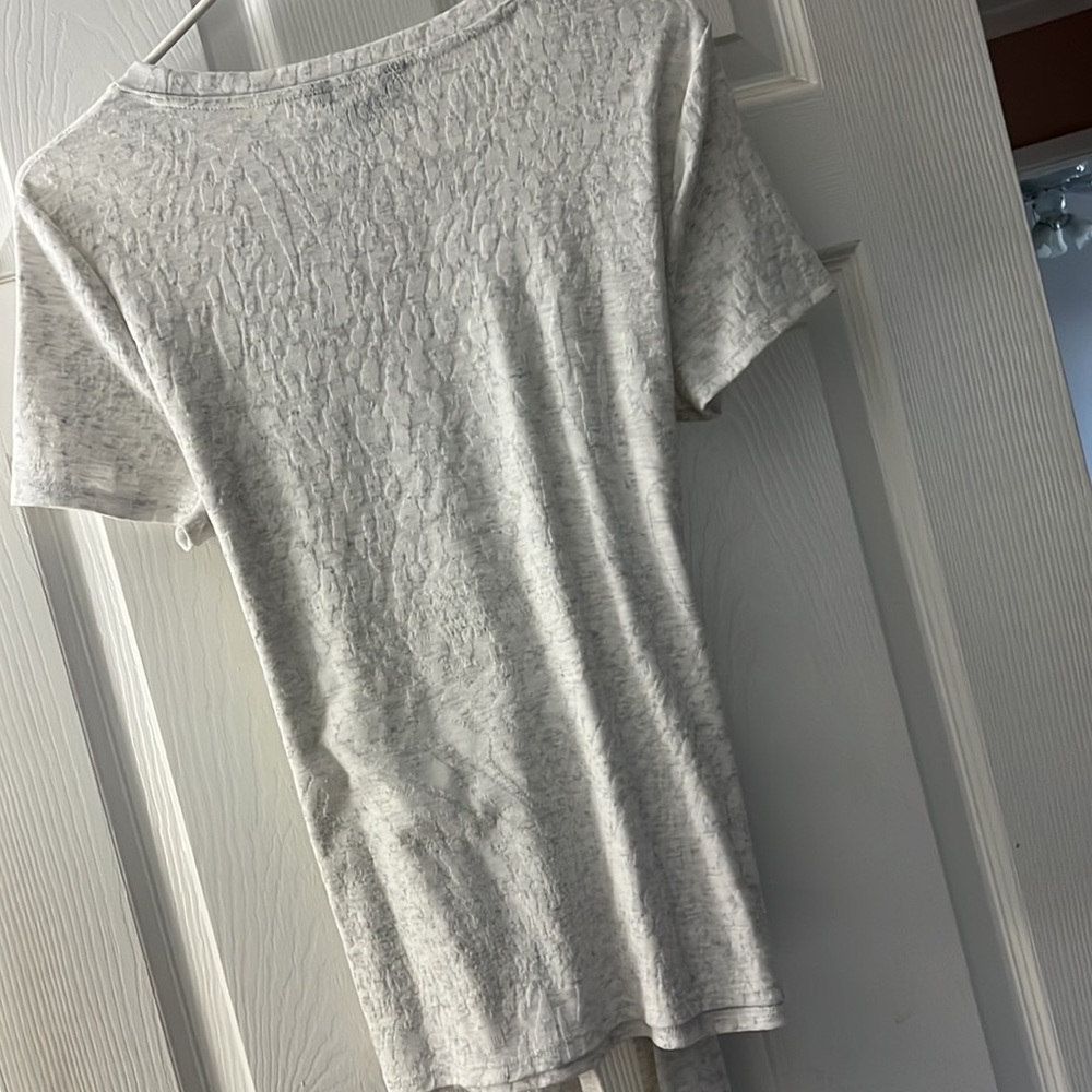Tops - Picture 5 of 6
